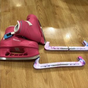 Bauer girls 12/13 pink ice skates with covers new